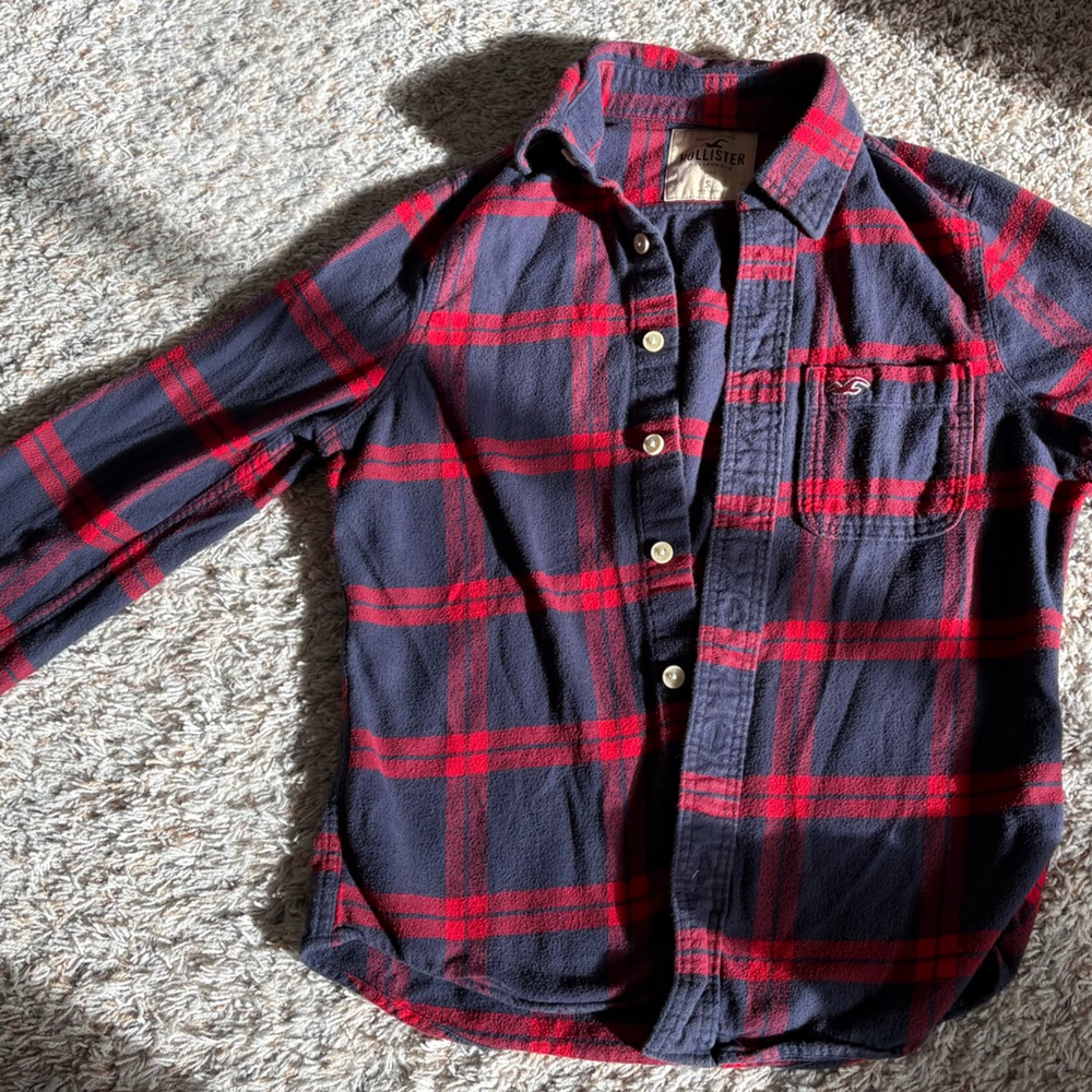 Hollister - Junior Men’s (S) Red & Blue Plaid Flannel Button Up Long Sleeve Logo
